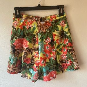 🌺High Waisted Yellow Tropical Floral Shorts🌺